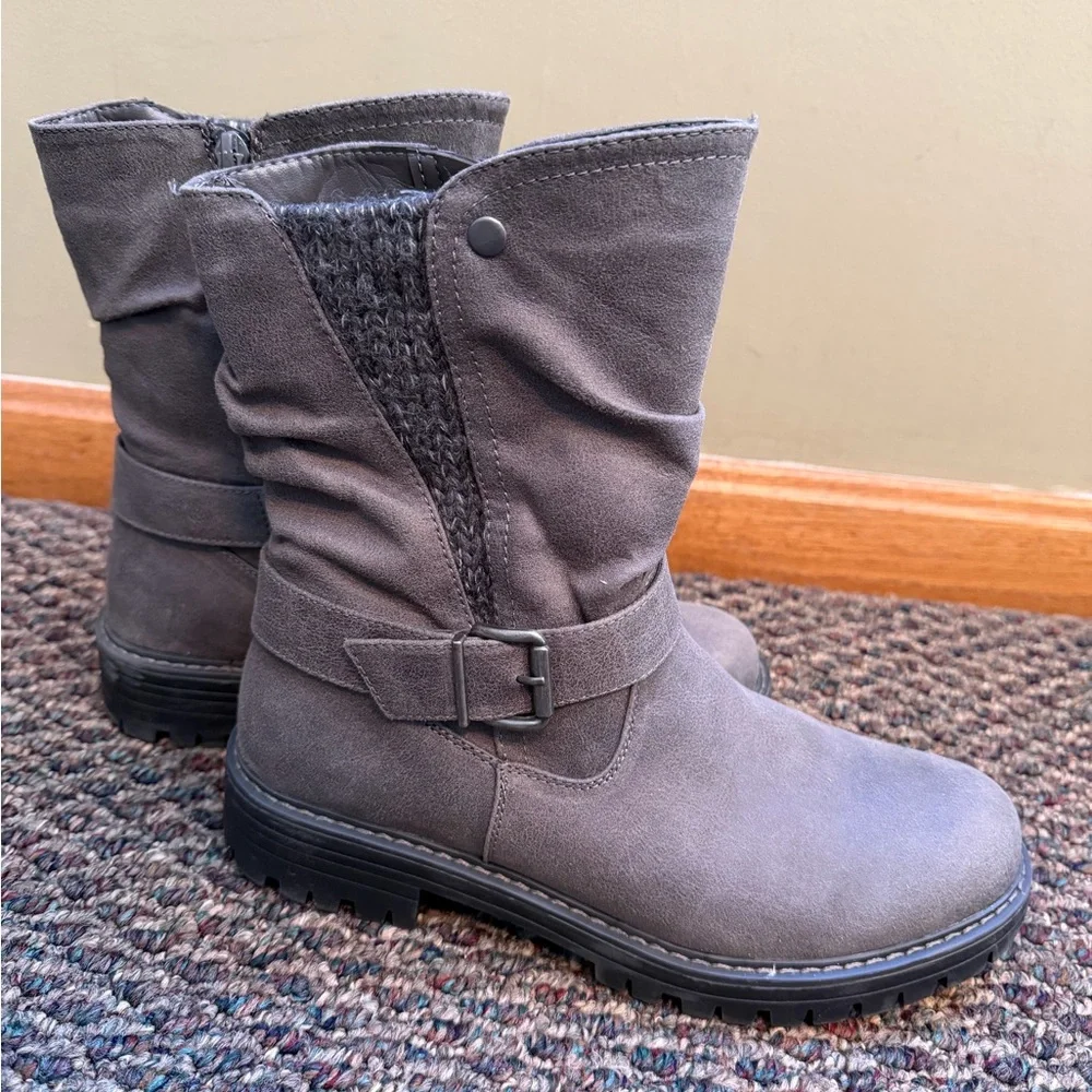 Women’s Boots - Picture 2 of 4
